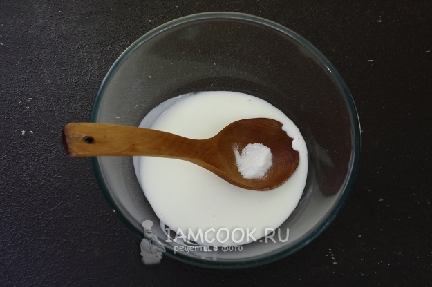 Всыпать в кефир соду