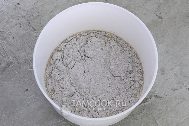 Всыпать муку