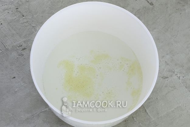 Влить молоко