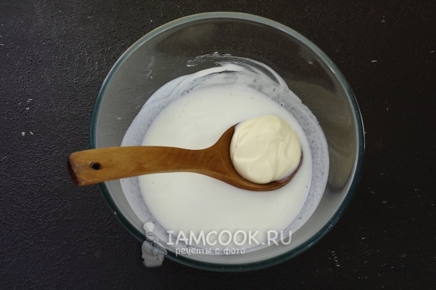 Положить майонез