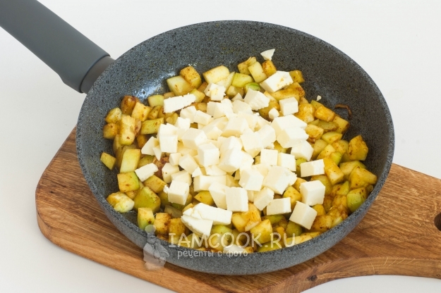 Положить сыр