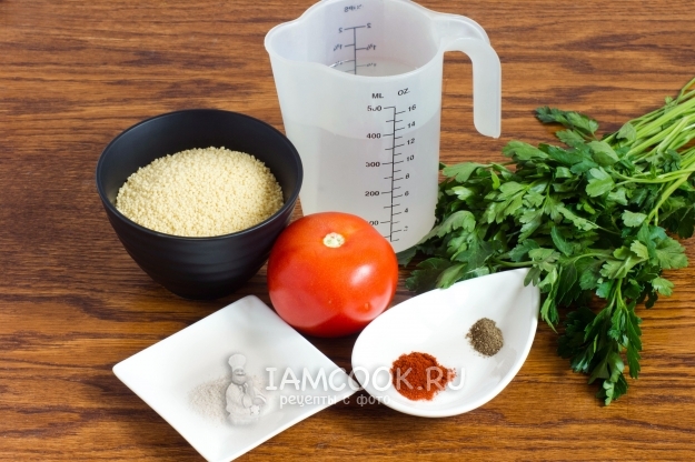 Ингредиенты для гарнира из кускуса с помидором