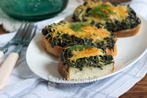 Рецепт горячих бутербродов с крапивой и сыром