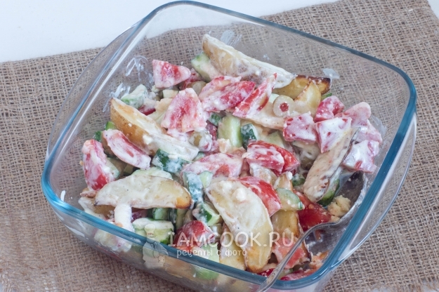 Фото салата с запеченным картофелем