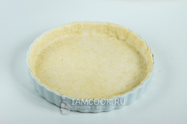 Выложить тесто в форму