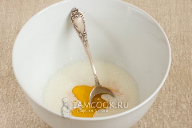 Влить масло