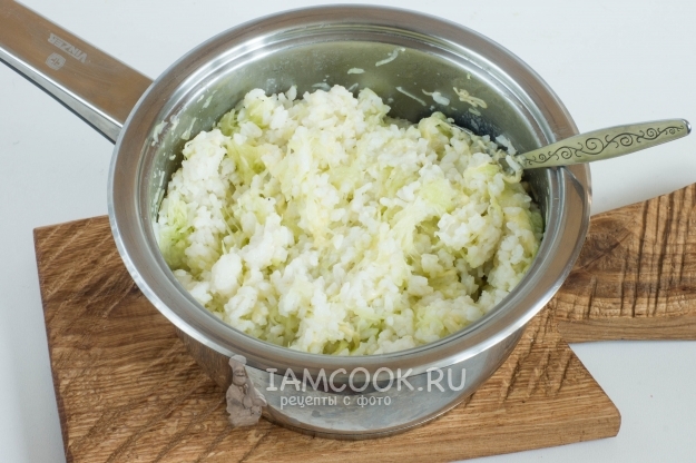 Размешать рис с кабачками