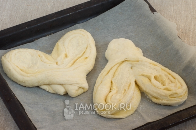 Выложить заготовки на противень