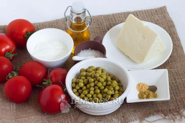 Ингредиенты для супа из тушеных помидоров и адыгейского сыра
