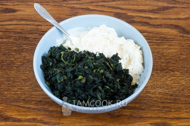 Положить крапиву к сыру