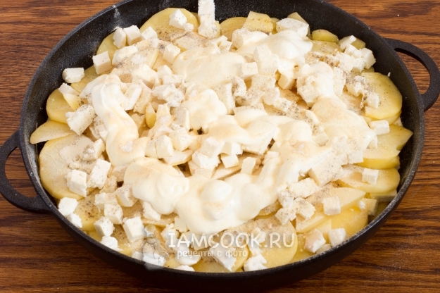 Посыпать сухим молоком