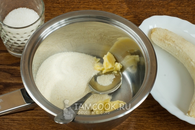 Соединить масло и сахар