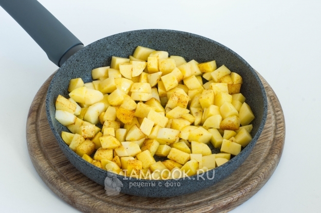Обжарить картофель