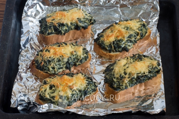 Фото горячих бутербродов с крапивой и сыром