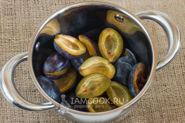 Удалить из слив косточки