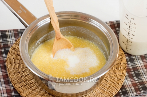 Влить молоко