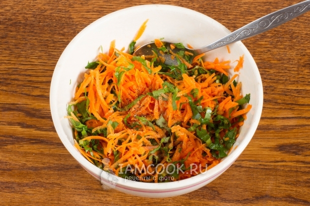 Добавить специи и масло