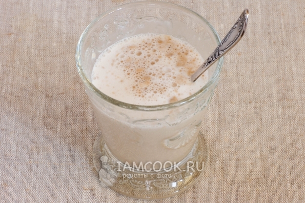 Соединить воду, сахар и дрожжи