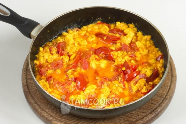 Потушить помидоры с сыром