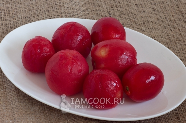 Снять с помидор шкурку