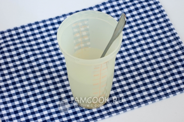 Залить агар-агар водой