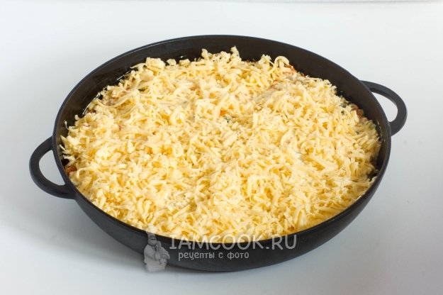 Посыпать тертым сыром