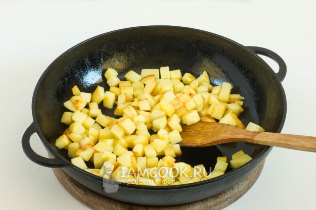 Обжарить картофель