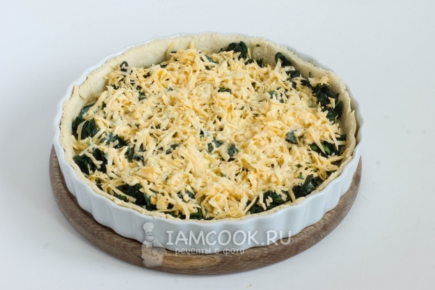 Положить тертый сыр