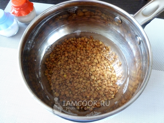 Залить чечевицу водой