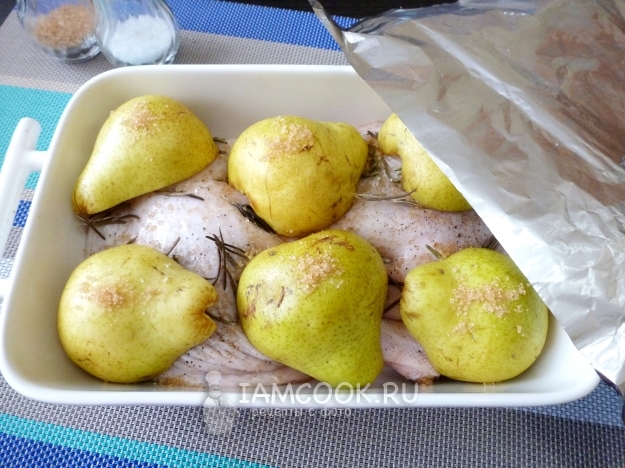 Накрыть форму фольгой