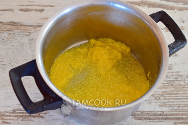 Промыть кукурузную крупу