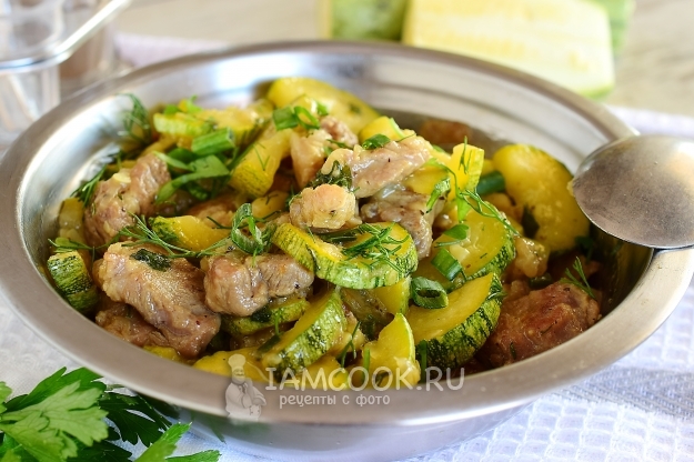 Рецепт тушеной свинины с кабачками
