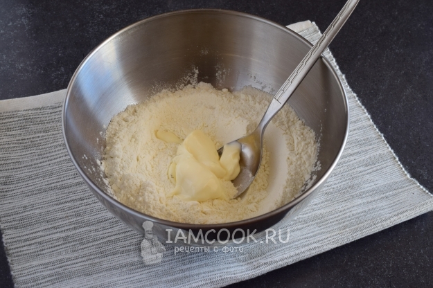 Положить майонез