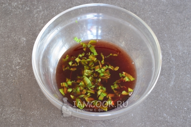 Положить в вино базилик