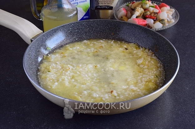 Влить бульон