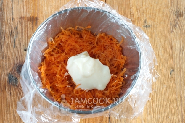 Положить майонез