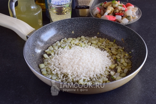 Всыпать рис