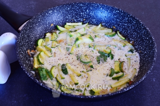 Всыпать соль и перец