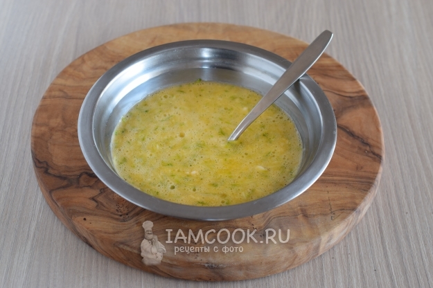 Взбить яичную смесь