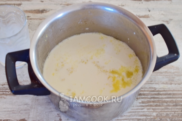 Влить молоко