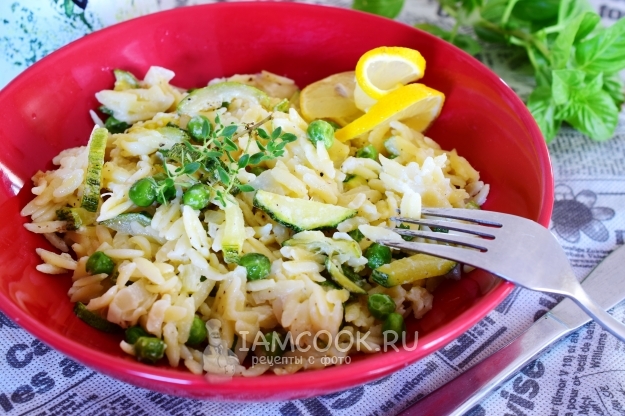 Рецепт орзо с цуккини и горошком в сливочном соусе
