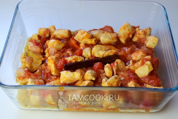 Выложить слой мяса