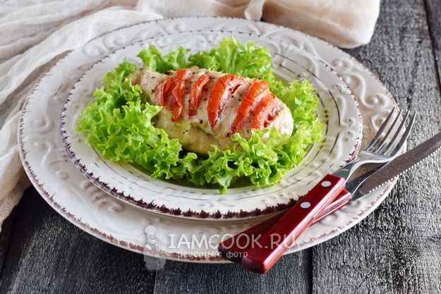 Рецепт куриной грудки с помидорами в фольге