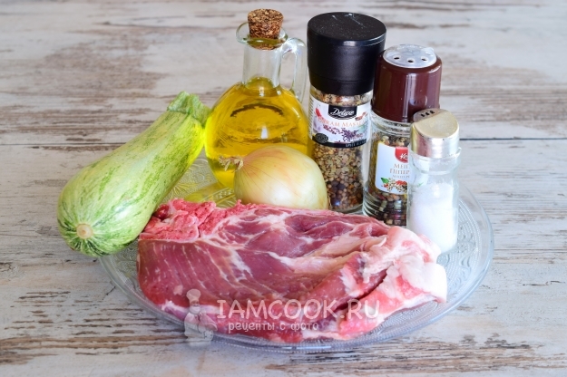 Ингредиенты для тушеной свинины с кабачками