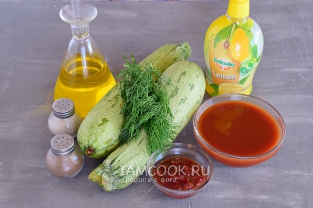Ингредиенты для тушеных кабачков в томатном соусе