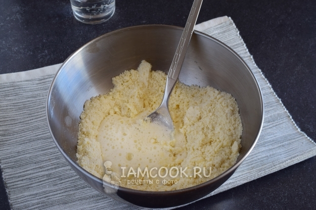 Влить минеральную воду