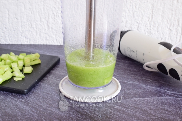 Измельчить огурцы