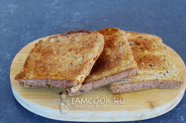 Обжарить хлеб