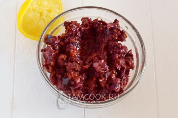 Влить сок лимона