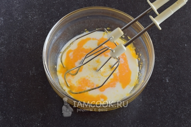 Влить молоко